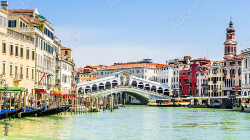 Rialto Bridge in Venice, Italy.Inscription in Italian: gondola © dimbar76