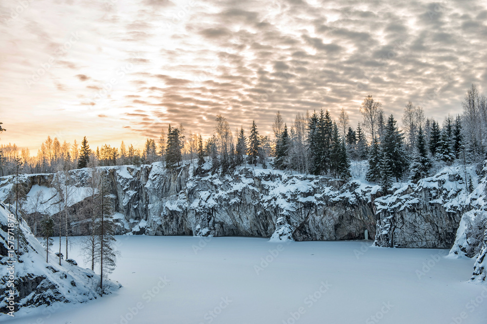 Ταπετσαρία Ruskeala marble quarry, Karelia, Russia