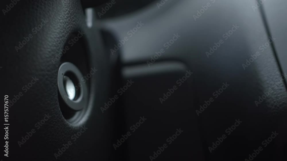 Starts the car with a key Starts the car with a key