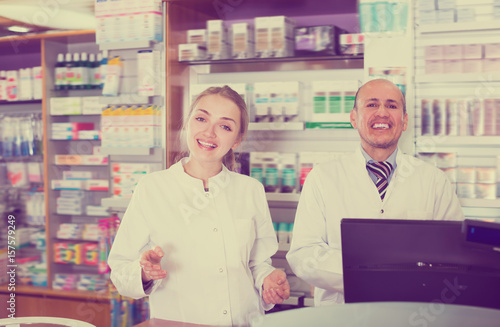 Portrait of pharmacists working in farmacy