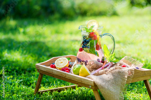 Detox Getränk aus frischen Beeren, Zitrone, Limette, Minze, Melisse - Infused Water - Schlankwasser - Superdrink - Superfood - Powerdrink photo