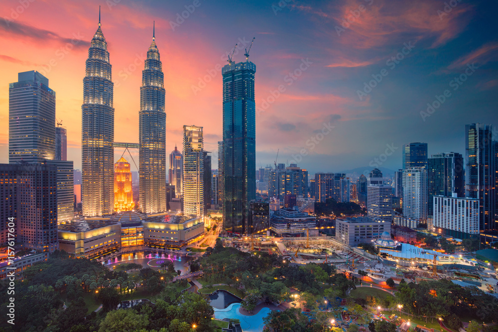 Naklejka premium Kuala Lumpur. Pejzaż miejski z Kuala Lumpur, Malezja podczas zachodu słońca.
