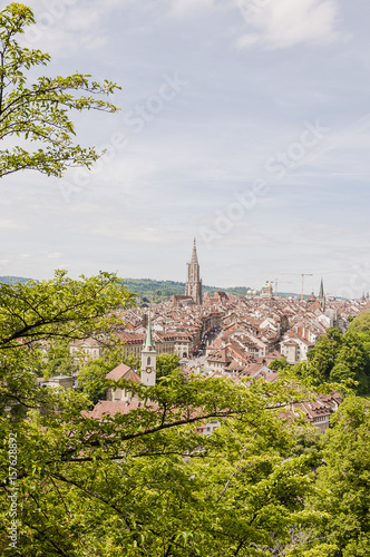 Bern, Stadt, Altstadt, Nydeggkirche, Nydegg, Münster, Berner Münster, Aare, Altstadthäuser, Stadtrundgang, Rosengarten, Frühling, Sommer, Schweiz