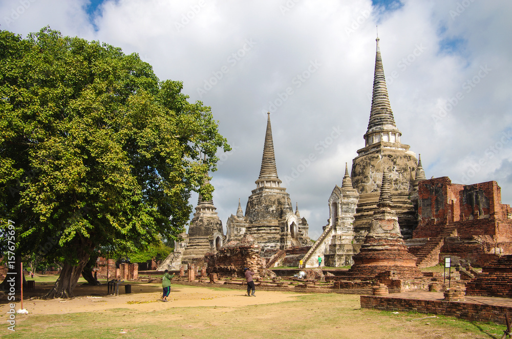 Fototapeta premium AYUTTHAYA, THAILAND - August, 2016: Ayutthaya Historical Park, Phra Nakhon Si Ayutthaya. Temple Pagoda in Ayutthaya of Thailand