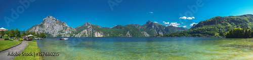 Österreichische Seenlandschaft im Sommer, Mondsee, Attersee, Traunsee, Salzkammergut © defpics