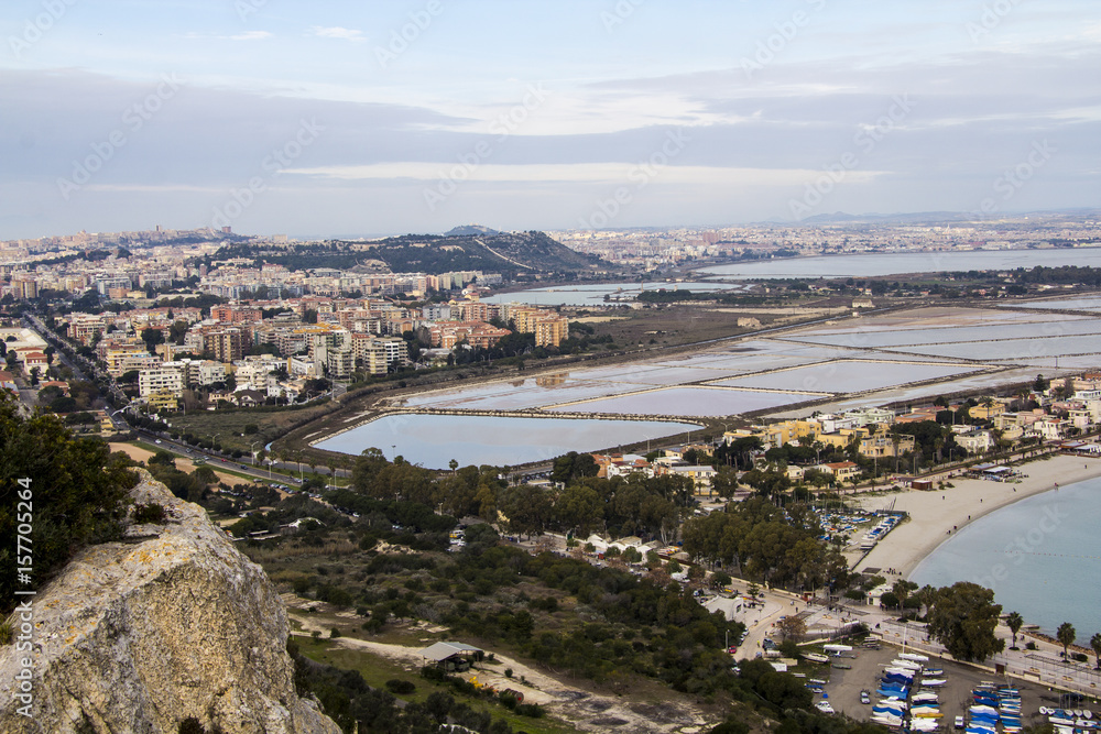 Cagliari: panoramica della spiaggia del Poetto e delle saline di Molentargius - Sardegna