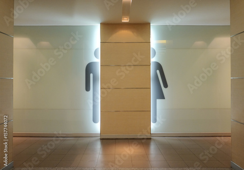 Symbol of entrance to restroom.