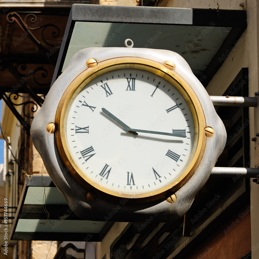 Naklejka premium Street clock on building wall