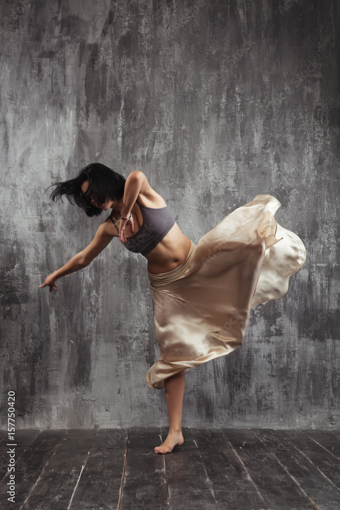Fototapeta premium Beautiful ballet dancer