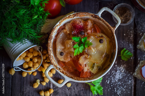 Azerbaijan su Piti. Soup based on lamb, vegetables, chickpeas, and sour plum.