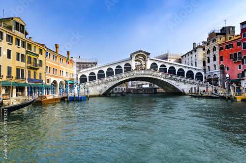 The Rialto bridge in Venice © zefart