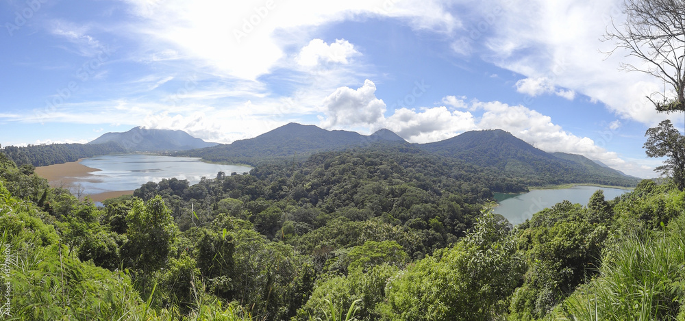 Fototapeta premium Lake Tamblingan in Bali
