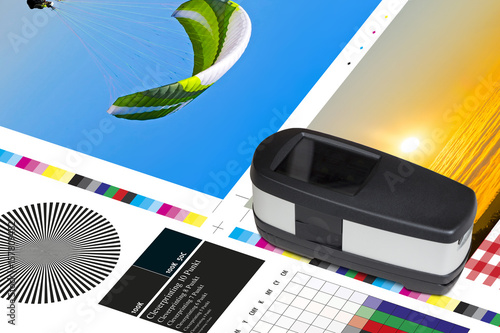 Φωτογραφία Offset print sheet color bar measurement