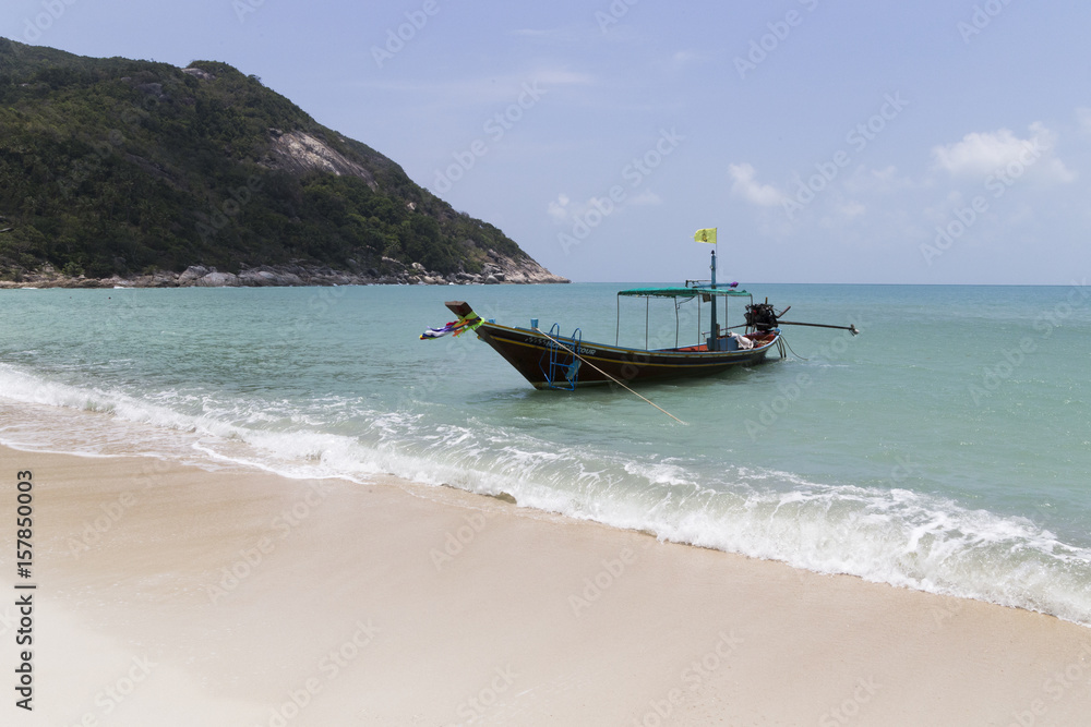 Naklejka premium Beautiful blue water near the islands of Thailand