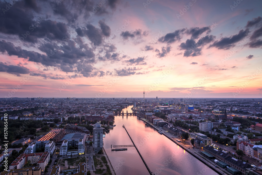 Fototapeta premium Panoramę Berlina Treptow Friedrichshain