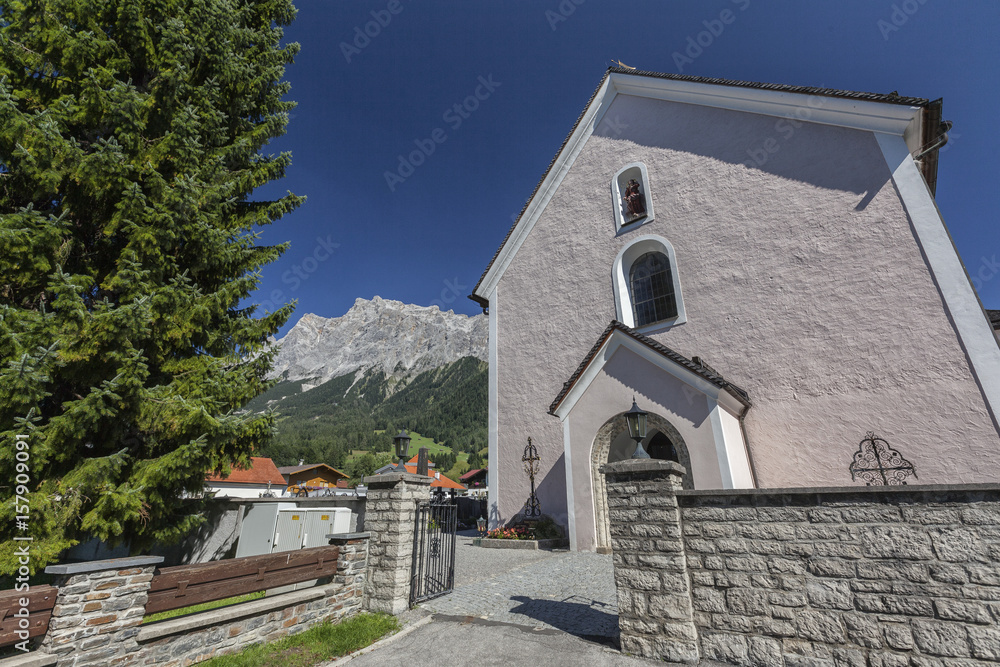 Φωτογραφία Typical church of alpine village surrounded by peaks and woods Garmisch Partenki