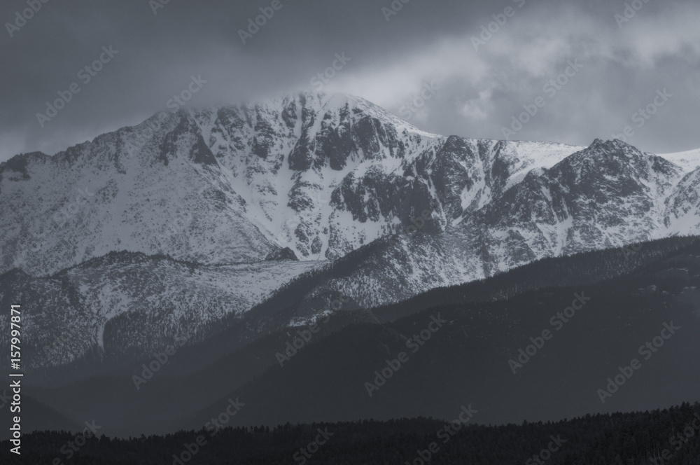 Obraz premium Thunderstorm on Pikes Peak