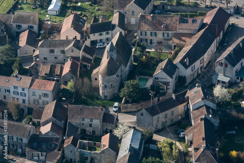 Vue aérienne du village d'Herbeville à l'ouest de Paris