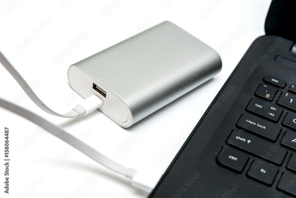 Obraz premium Charging the device through computer power