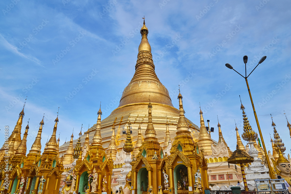 Fototapeta premium Shwedagon Paya pagoda Myanmer famous sacred place and tourist attraction landmark.Yangon, Myanmar