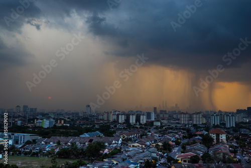 Canvas Print Cloudy and rain in downtown Kuala Lumpur