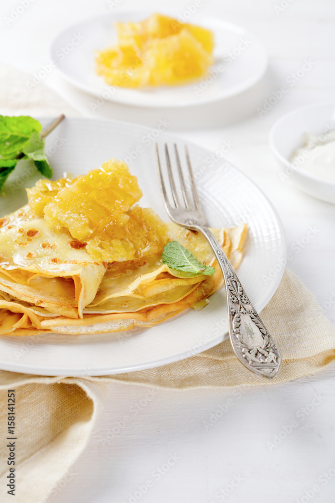 Crepe with honey and sour cream