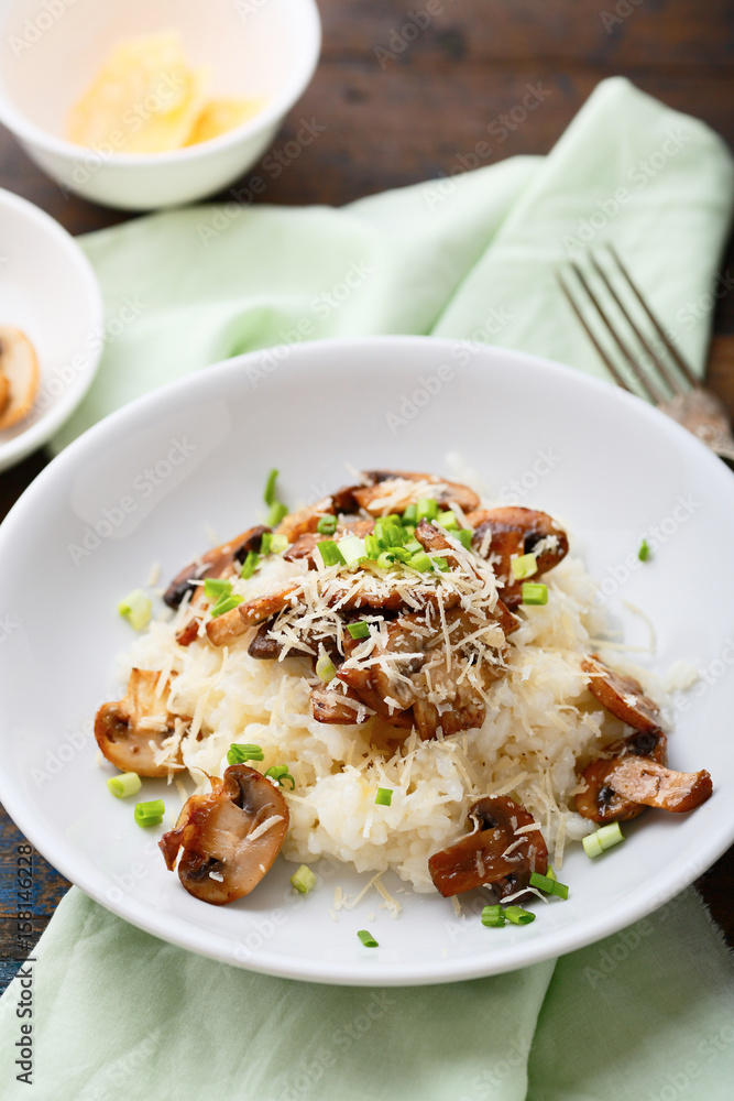 Risotto with mushroom and cheese