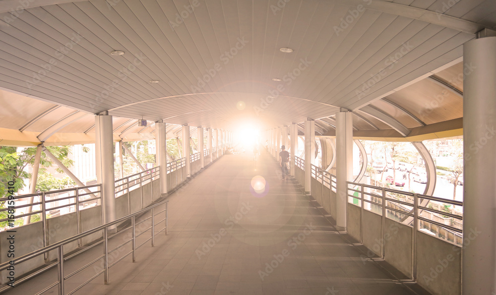 Obraz premium Overpass walk way with light.