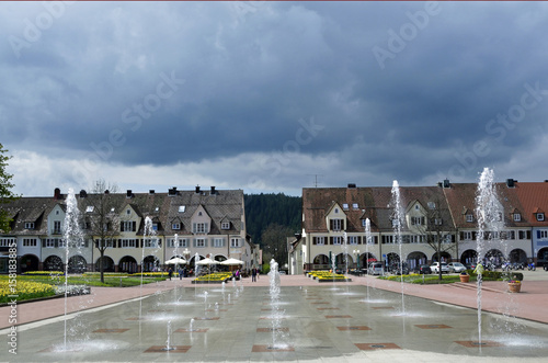 Häuser und Wasserspiele am Unteren Markt in Freudenstadt photo