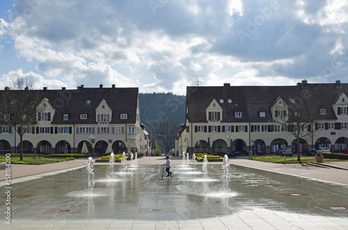 Häuser und Wasserspiele am Unteren Markt in Freudenstadt photo