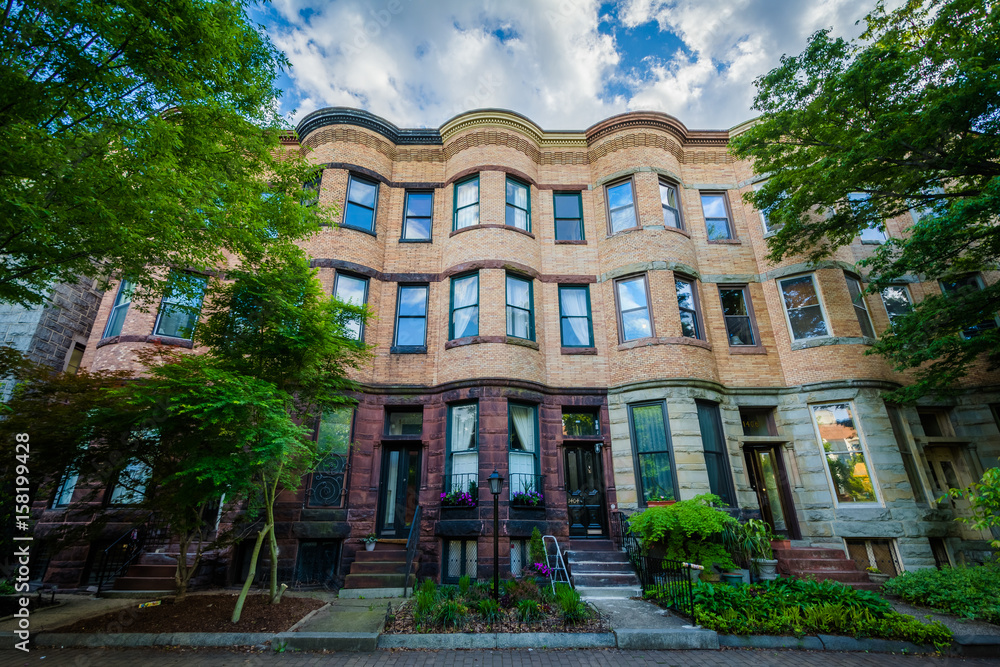 Naklejka premium Row houses in Bolton Hill, Baltimore, Maryland.