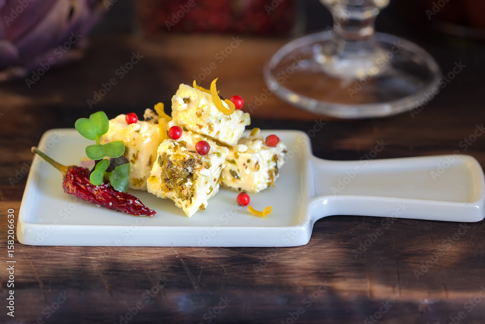 Griechischer Käse, als Amuse -Gueule serviert Griechischer Käse, als Amuse -Gueule serviert
