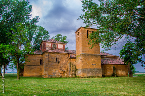 Ermita al amanecer