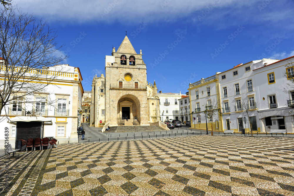 Praça da República e Catedral de Nossa Senhora da Assunção, Elvas, Alentejo, Portugal