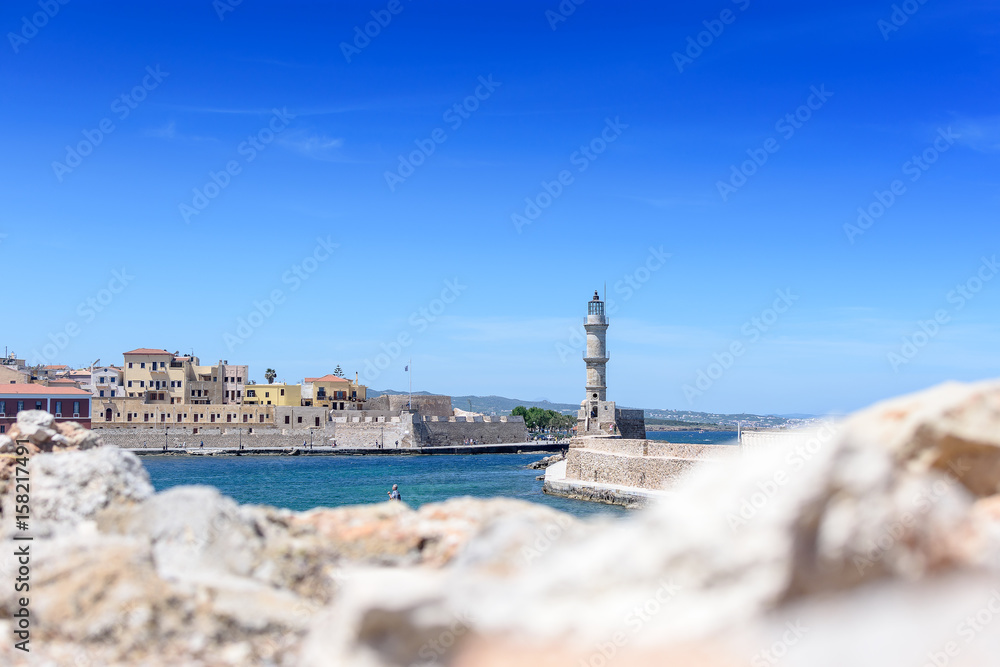 Obraz premium Beautiful view from shore to white lighthouse in port