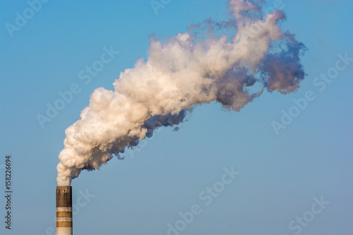 Industrieabgase verunreinigen die Luft