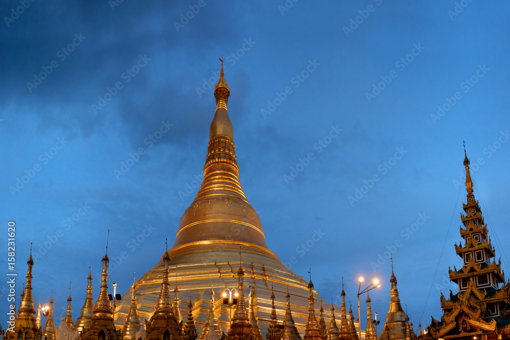 Fototapeta premium Shwedagon pagoda and golden buddhist temple, Yangon, Myanmar