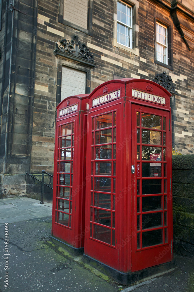 Fototapeta premium British red calssic telephone box in Ediburgh's Old Town district