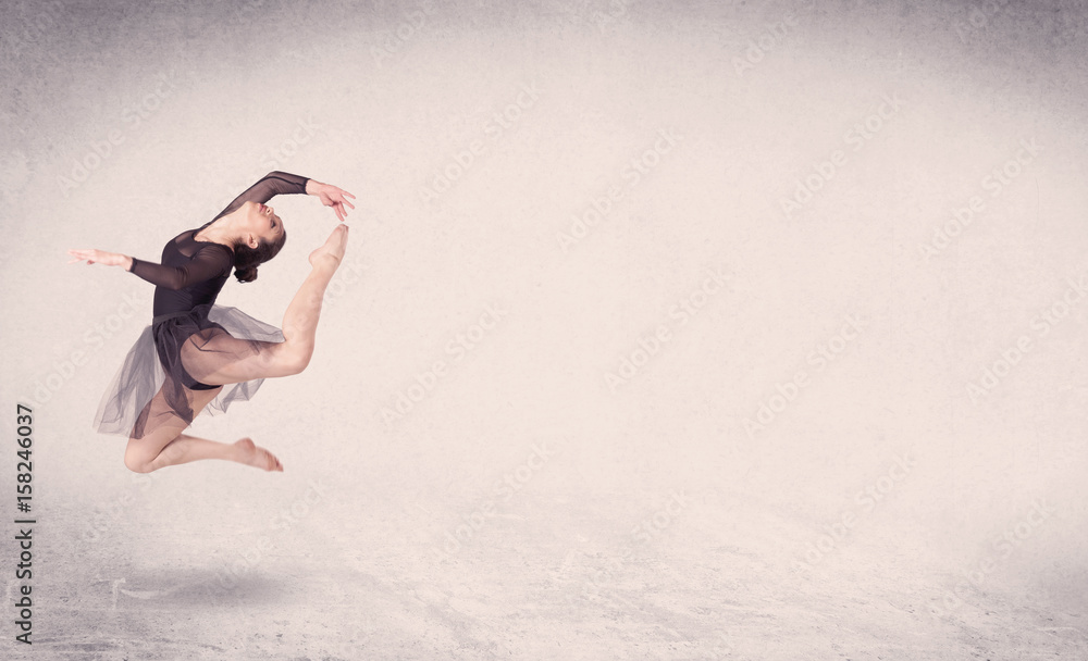 Obraz premium Modern ballet dancer performing art jump with empty background