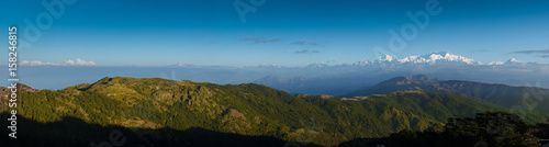 Foto Himalayan range including Everest, Kanchenjunga seen from Sandakphu, Darjeeling,