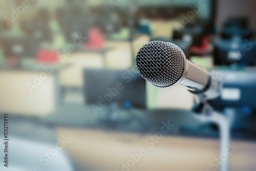 Quadro su tela Microphone in the computer room