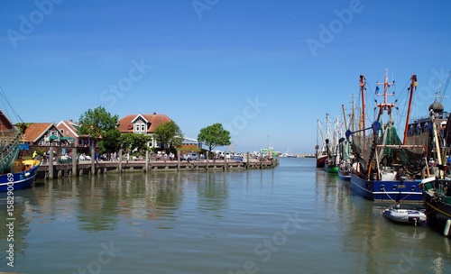 Krabbenfischerhafen von Neuharlingersiel in Ostfriesland
