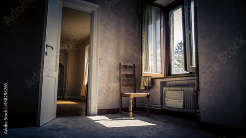 Urbex Chateau Wolfenstein Stuhl am Fenster