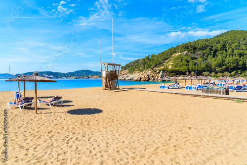 Fototapeta Naklejka Na Ścianę i Meble -  Lifeguard tower and sandy beach in Cala San Vicente bay, Ibiza island, Spain