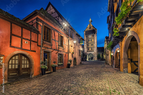 Fototapeta Naklejka Na Ścianę i Meble -  Dolder Tower and traditional houses in Riquewihr, France