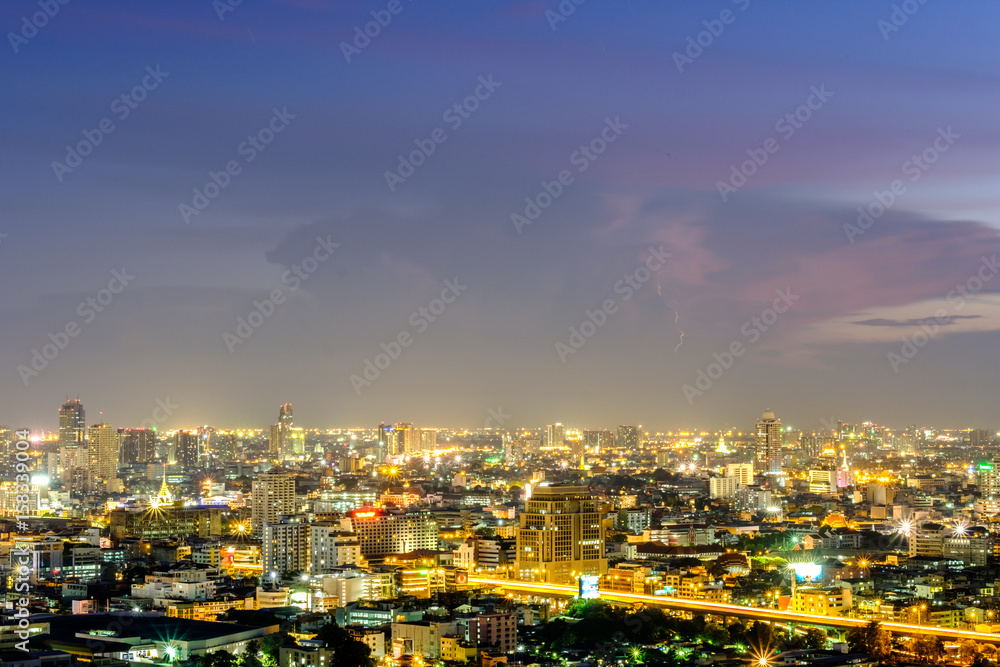 Fototapeta premium Cityscape at evening time in Bangkok, Thailand