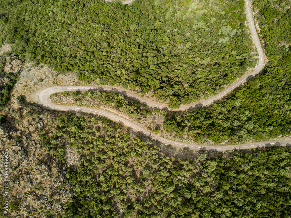 Obraz premium Aerial view windy road