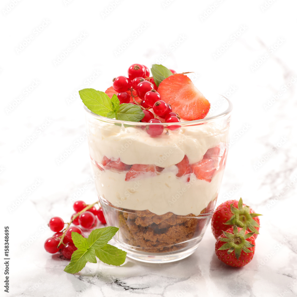 strawberry tiramisu
