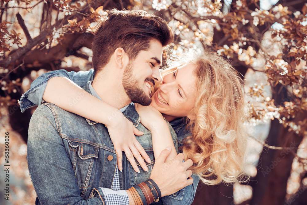 Fototapeta premium Cute couple in the park on a sunny day