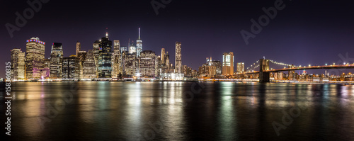 New York skyline - vue de nuit sur Manhattan © sylvain